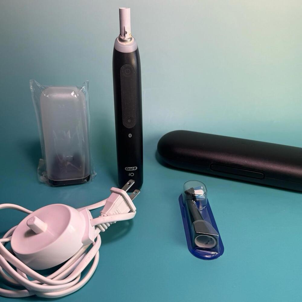 ORALB iO TOOTHBRUSH SERIES 5 + ACCESSORIES BUNDLE